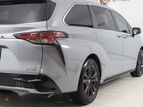 Used 2024 Toyota Sienna XSE image 46