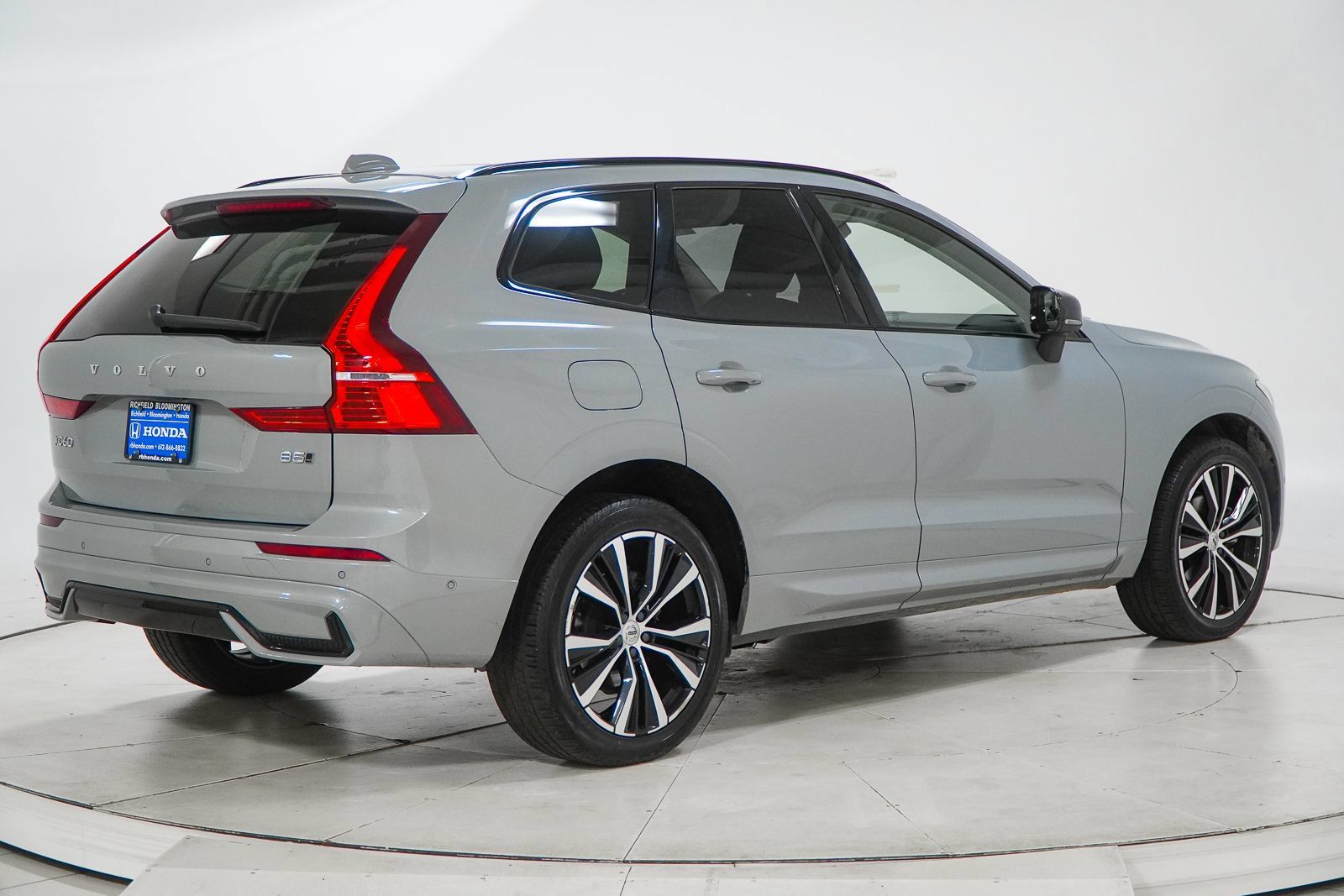 Used 2025 Volvo XC60 B5 Plus AWD/4WD image 10