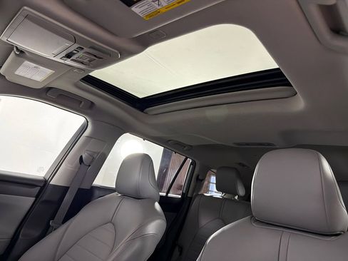 Used 2023 Toyota Highlander XLE image 2