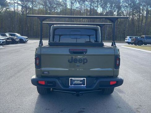 Certified 2025 Jeep Gladiator Nighthawk image 6