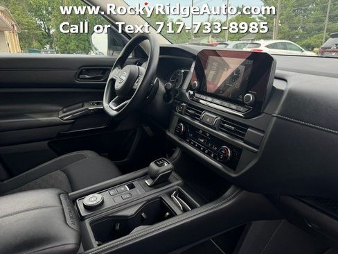 Used 2023 Nissan Pathfinder S AWD/4WD image 3