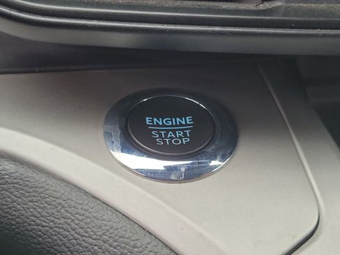 Used 2022 Ford Explorer XLT image 13