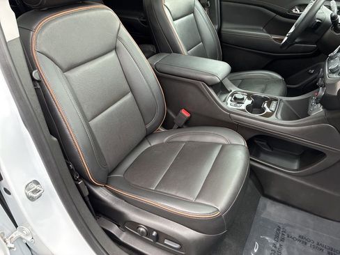 Used 2023 GMC Acadia AT4 image 18