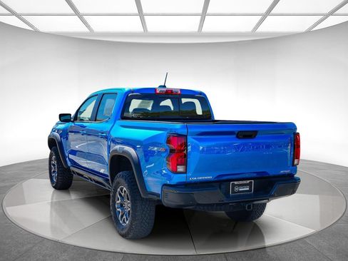 Used 2024 Chevrolet Colorado ZR2 w/ Technology Package AWD/4WD image 2