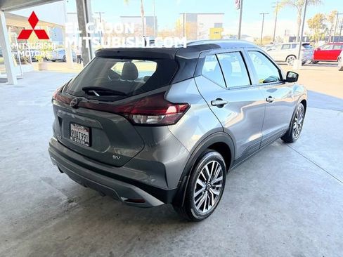 Used 2024 Nissan Kicks SV image 3