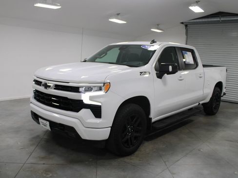 Used 2024 Chevrolet Silverado 1500 RST w/ Convenience Package II AWD/4WD image 4
