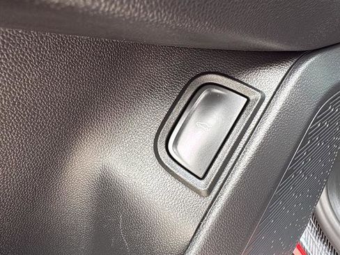 Used 2025 Chevrolet Equinox LT w/ Convenience Package II FWD image 34