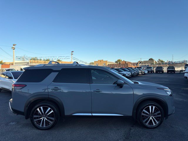 Used 2025 Nissan Pathfinder Platinum w/ Cargo Package AWD/4WD image 6