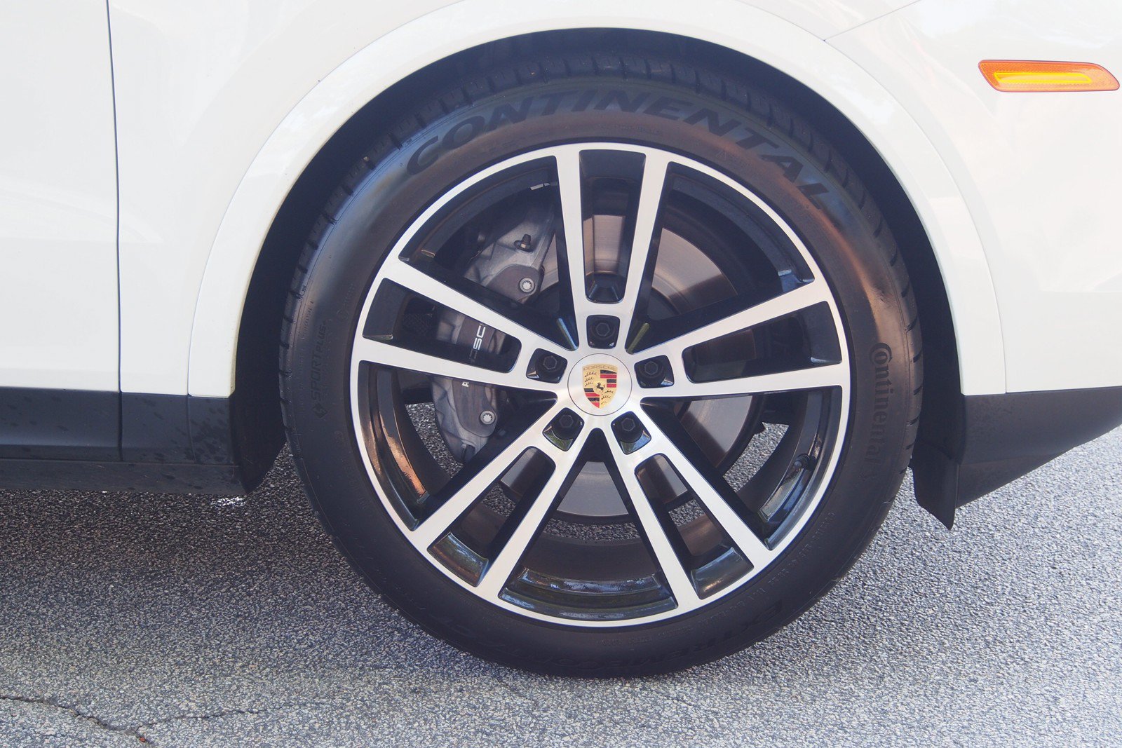 Used 2024 Porsche Cayenne AWD/4WD image 9