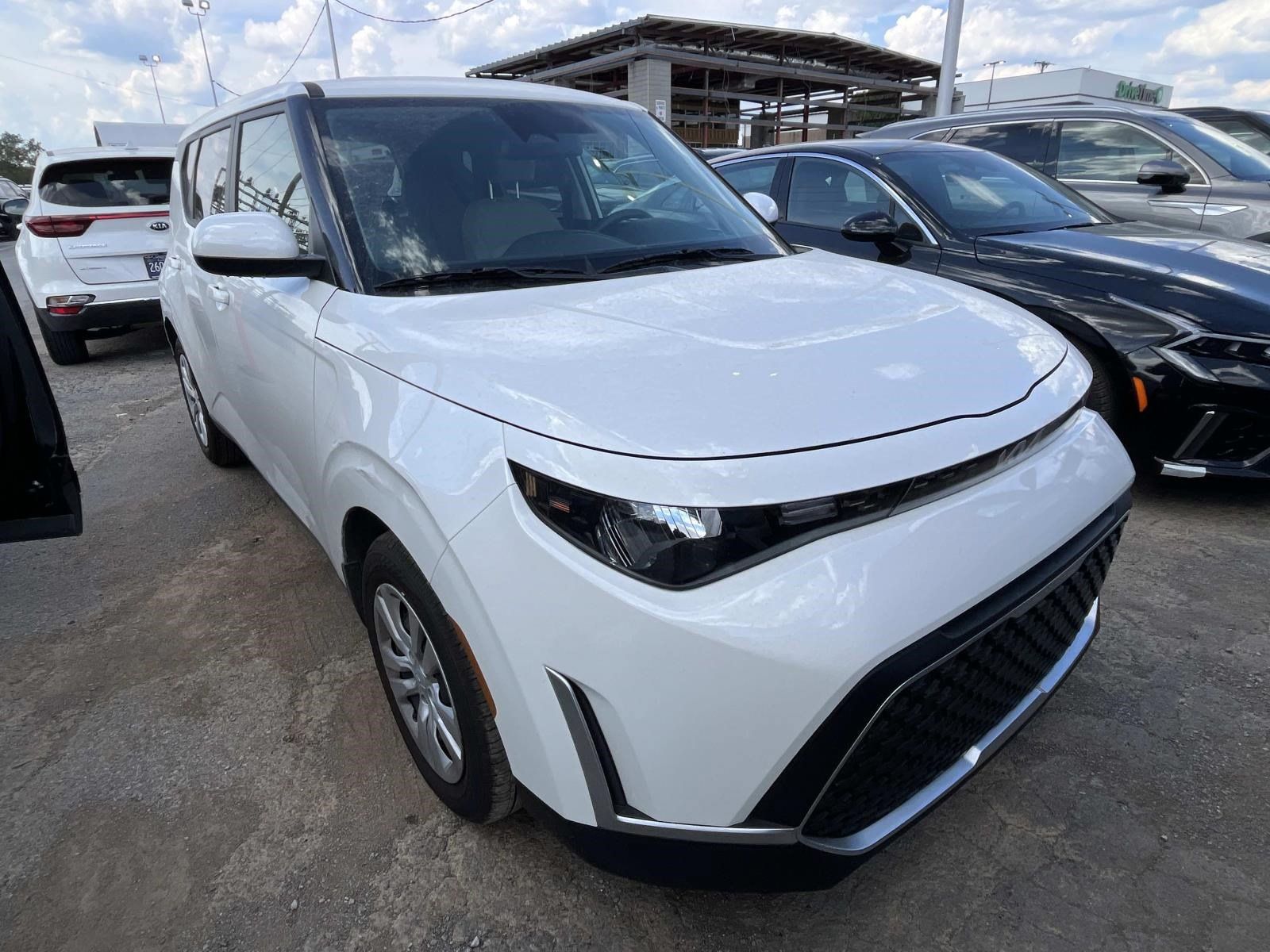 Used 2025 Kia Soul LX FWD image 1