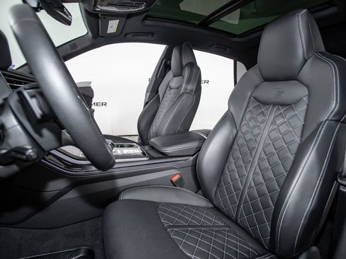 Used 2023 Audi SQ8 Prestige AWD/4WD image 43