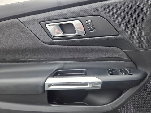 Used 2025 Ford Mustang Coupe image 22