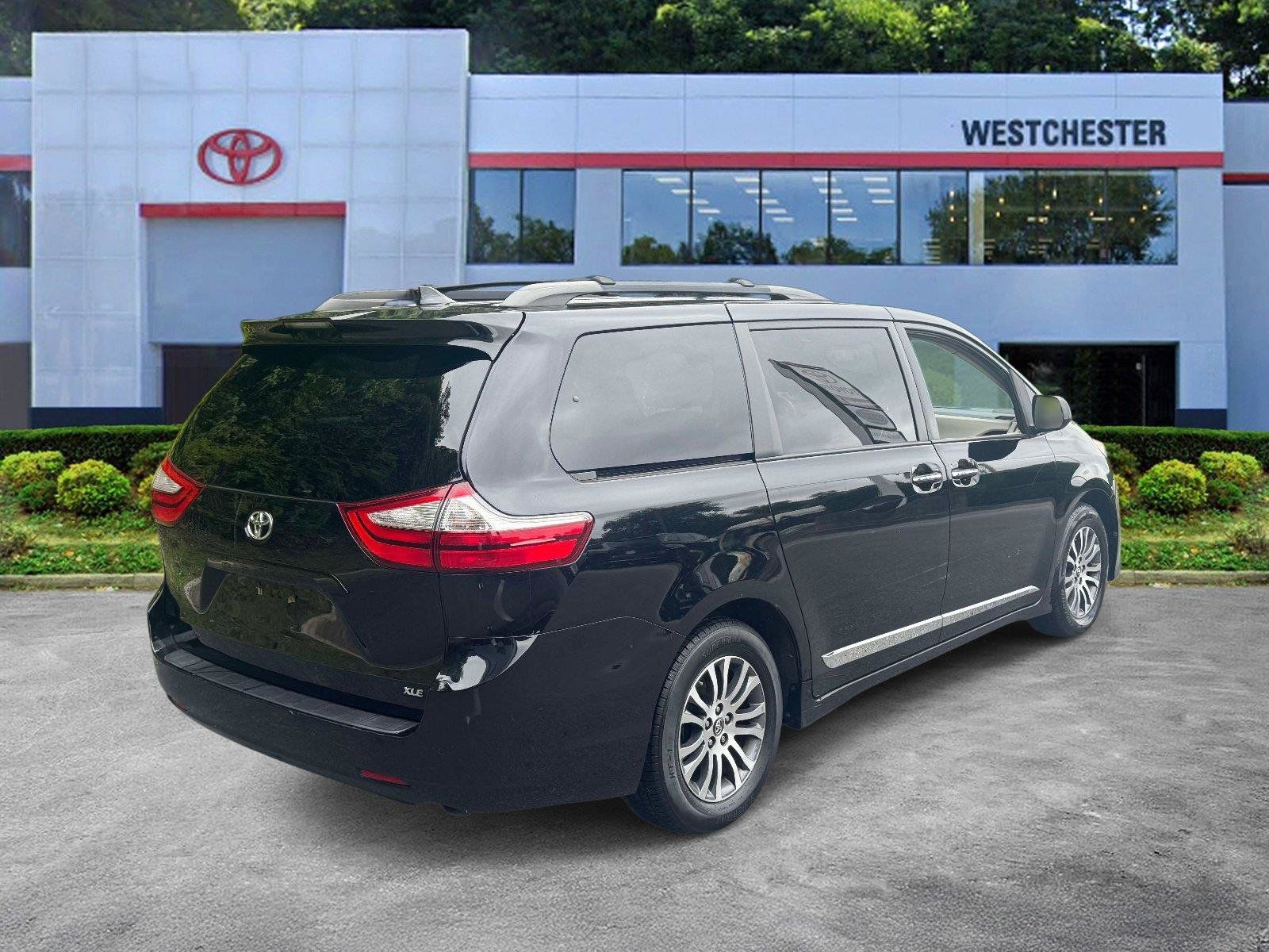 Used 2019 Toyota Sienna XLE w/ XLE Navigation Package FWD image 7