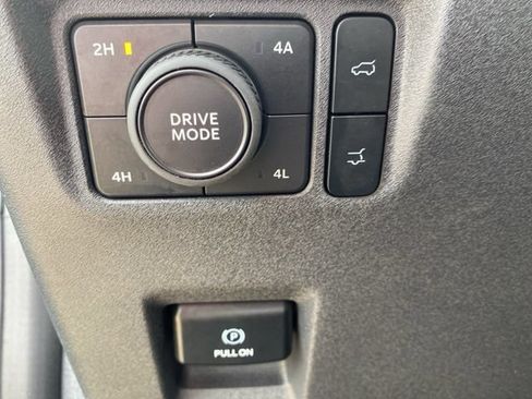 Used 2025 Ford Expedition Active AWD/4WD image 19