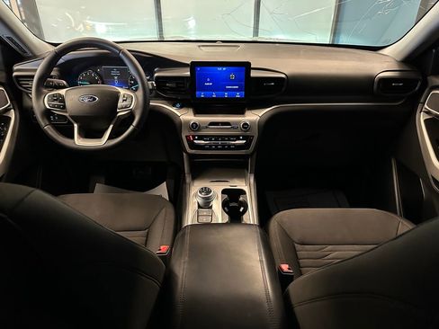 Used 2021 Ford Explorer XLT AWD/4WD image 9