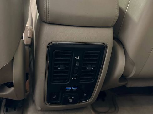 Used 2016 Jeep Grand Cherokee Overland image 40