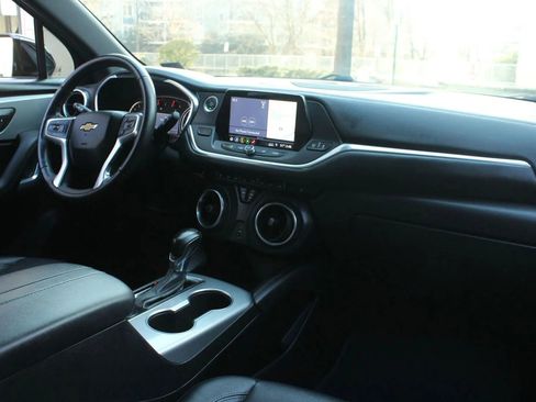 Used 2019 Chevrolet Blazer LT w/ Sound & Technology Package FWD image 24