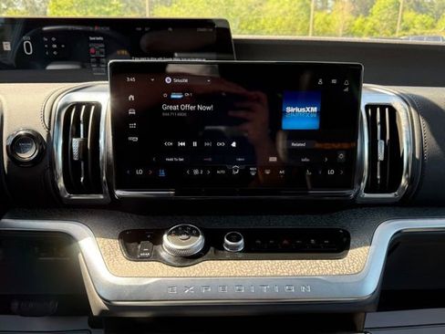 Used 2025 Ford Expedition Tremor image 18