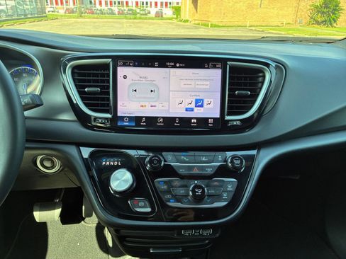 Used 2025 Chrysler Pacifica Select FWD image 14