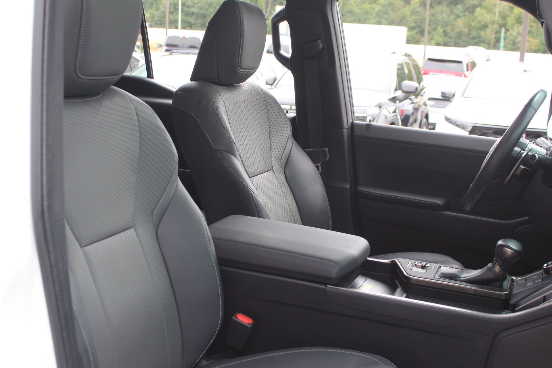 Used 2024 Lexus GX 550 w/ Accessory Package (Z1) AWD/4WD image 38