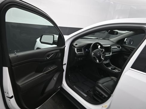 Used 2023 GMC Acadia SLT image 18