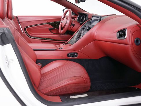 Used 2019 Aston Martin DB11 Volante RWD image 29