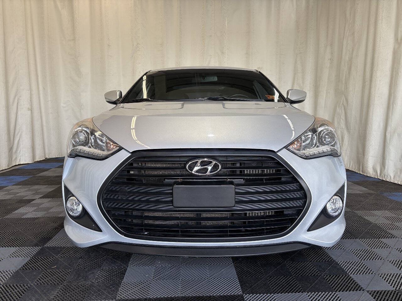 Used 2016 Hyundai Veloster Turbo FWD image 4