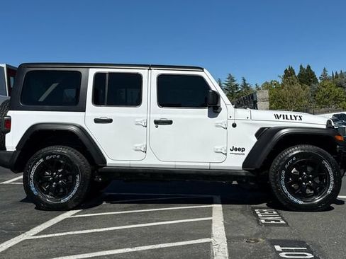 Used 2022 Jeep Wrangler Unlimited Sport AWD/4WD image 3