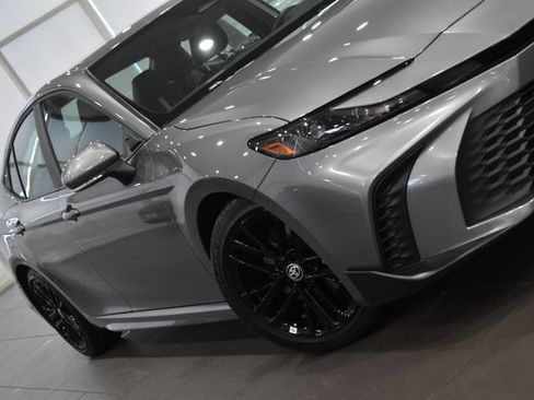 Used 2025 Toyota Camry SE image 4