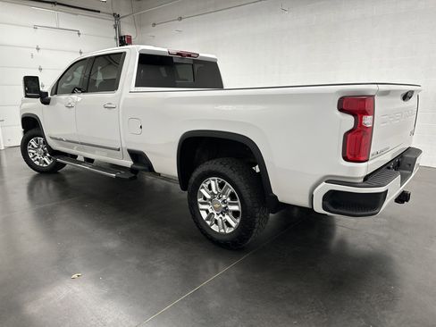 Used 2024 Chevrolet Silverado 3500 High Country w/ High Country Premium Package AWD/4WD image 9