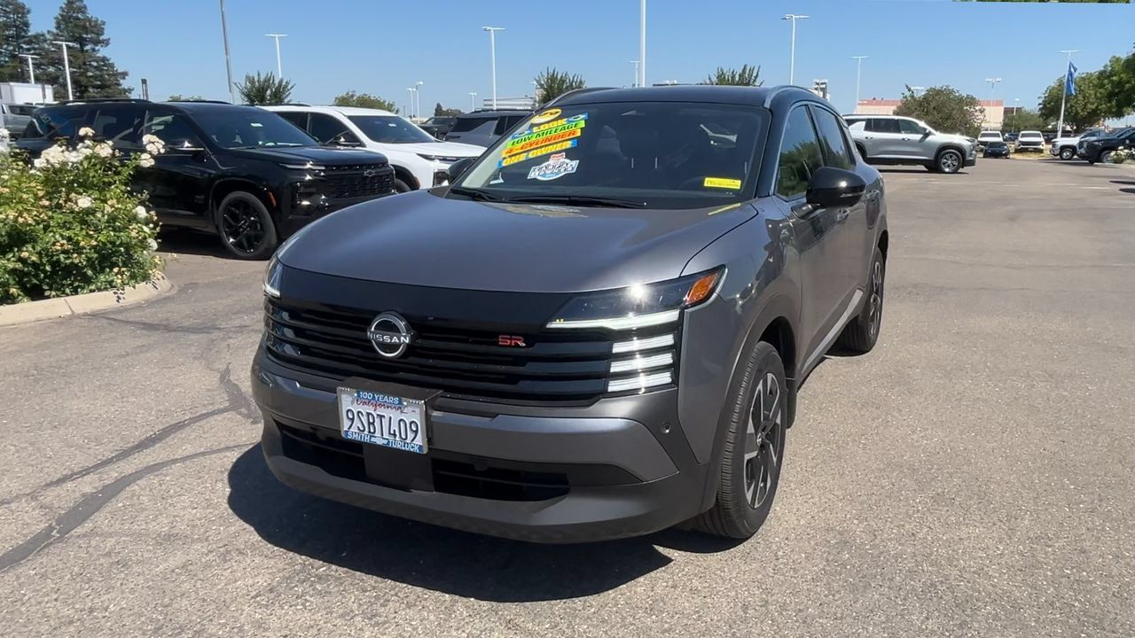 Used 2025 Nissan Kicks SR FWD image 2