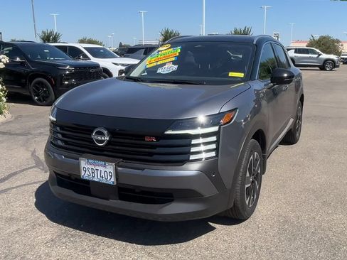 Used 2025 Nissan Kicks SR FWD image 2