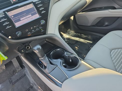 Used 2019 Toyota Camry SE FWD image 25