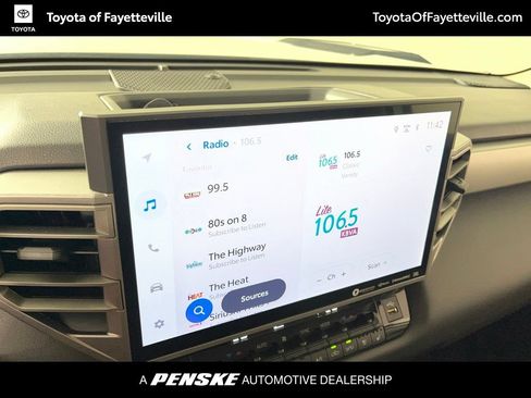 Used 2023 Toyota Tundra Limited AWD/4WD image 31