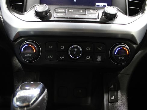 Used 2018 GMC Acadia SLT image 21