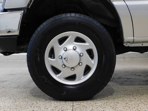 Used 2014 Ford E-250 and Econoline 250 w/ Power Group image 24