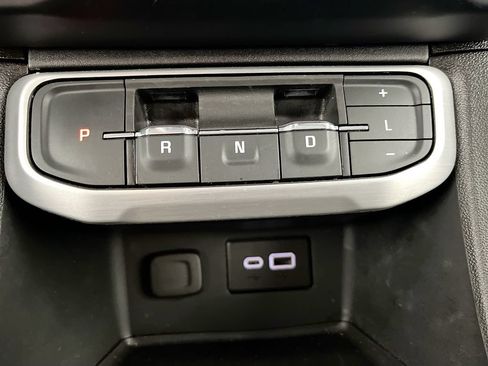 Used 2023 GMC Acadia SLE w/ Driver Convenience Package FWD image 17