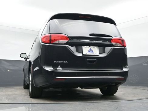 Used 2017 Chrysler Pacifica Touring-L image 15