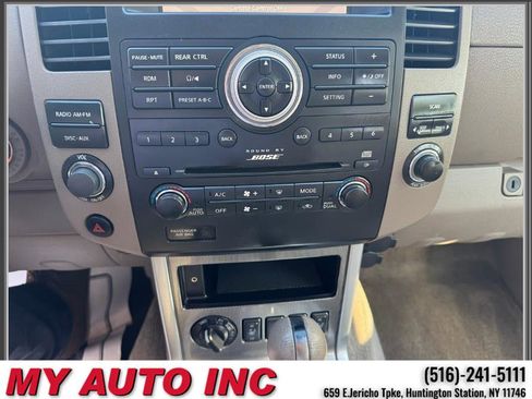 Used 2011 Nissan Pathfinder Silver AWD/4WD image 16