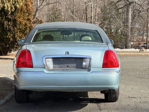 Used 2007 Lincoln Town Car Signature Limited image 25