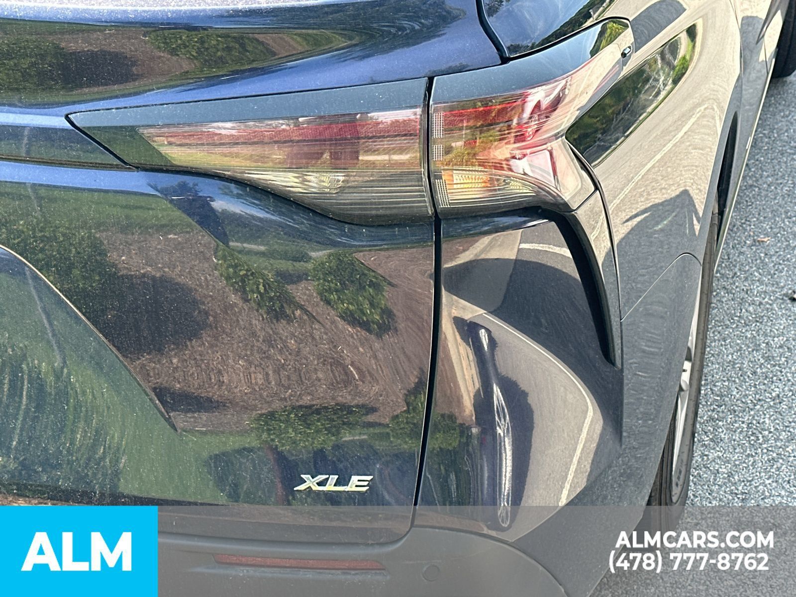 Used 2025 Toyota Sienna XLE FWD image 11