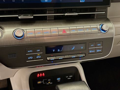 Used 2025 Hyundai Kona SEL image 24