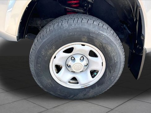Used 2017 Toyota Tacoma TRD Sport w/ Premium & Technology Package AWD/4WD image 10
