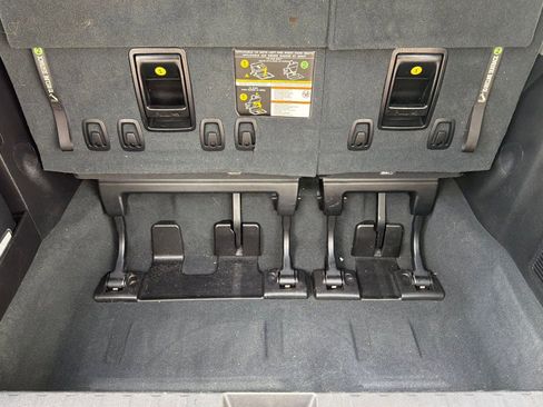 Used 2019 Toyota Sienna SE w/ SE Preferred Package FWD image 15