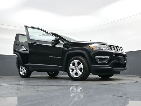 Used 2018 Jeep Compass Latitude w/ Cold Weather Group image 42