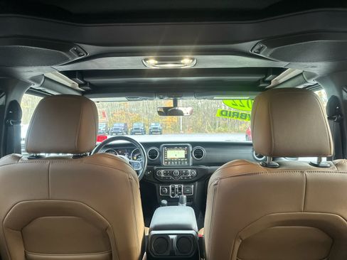 Used 2022 Jeep Wrangler Unlimited Sahara w/ Cold Weather Group image 31