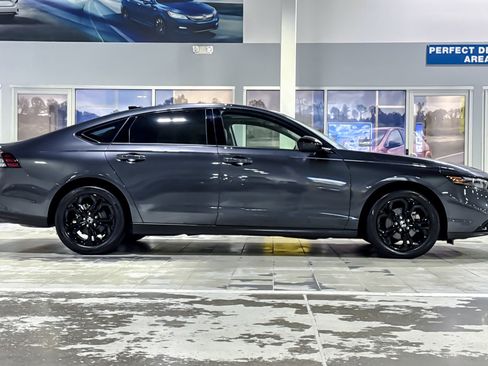 Used 2025 Honda Accord SE image 7