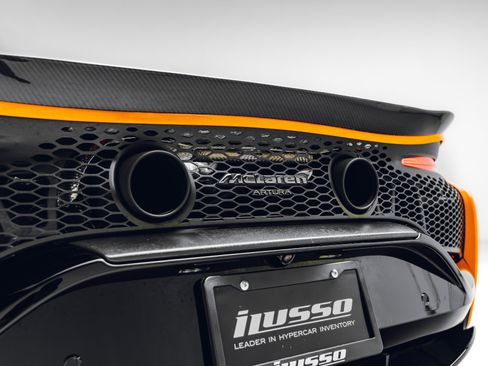 Used 2023 McLaren Artura RWD image 38