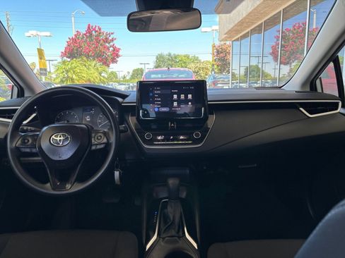 Used 2025 Nissan Versa SV FWD image 32