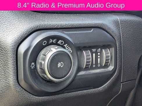 Used 2019 Jeep Wrangler Unlimited Sahara image 12